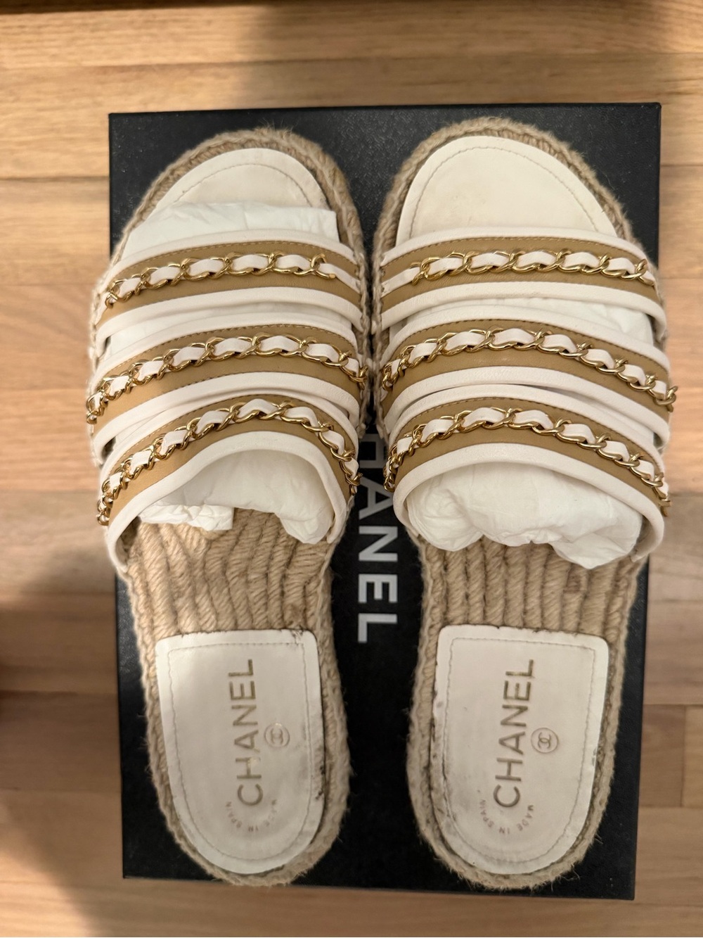 CHANEL White and Tan Espadrille Slide Sandals with Gold Chain Trim - Picture 3 of 7
